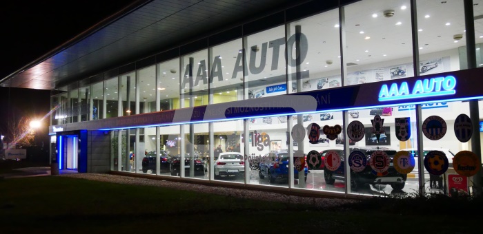 AAA AUTO PRAHA | AAA AUTO PRRAHA FASADNI PAS SVETELNE LOGO