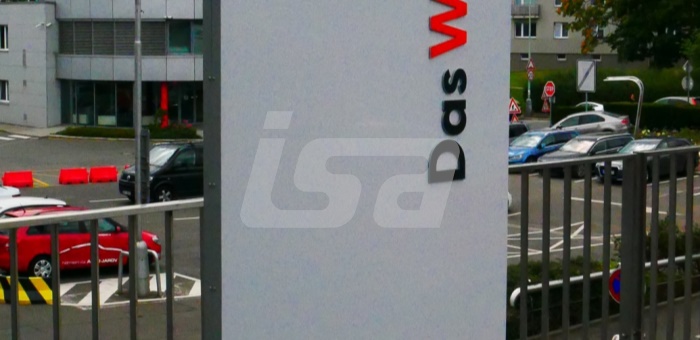 ŠKODA PLUS 2016 ... | ŠKODA PLUS DAS WELT AUTO REKLAMNI TOTEM